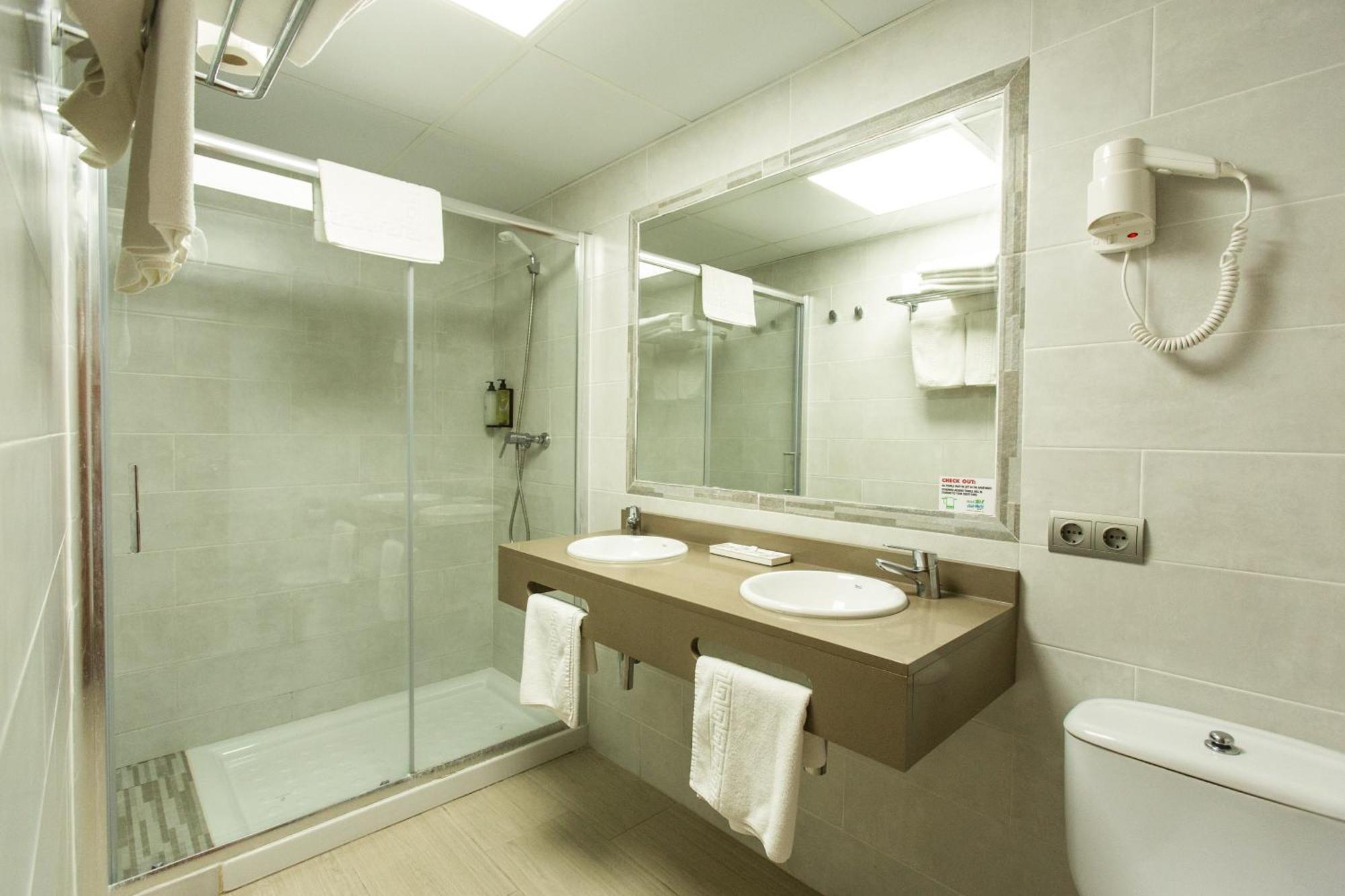 Two-Bedroom Suite Sea View