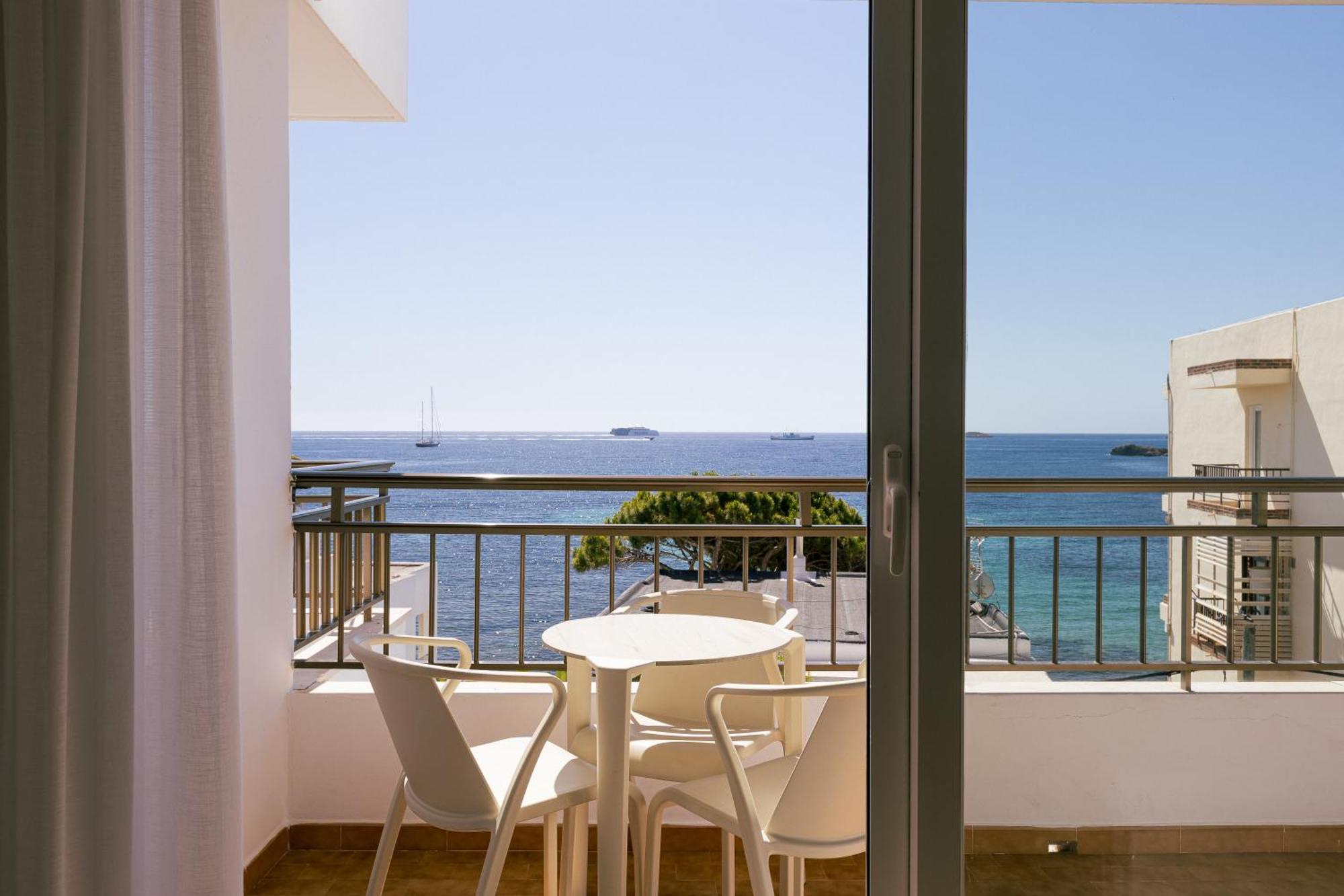Studio Balcony
