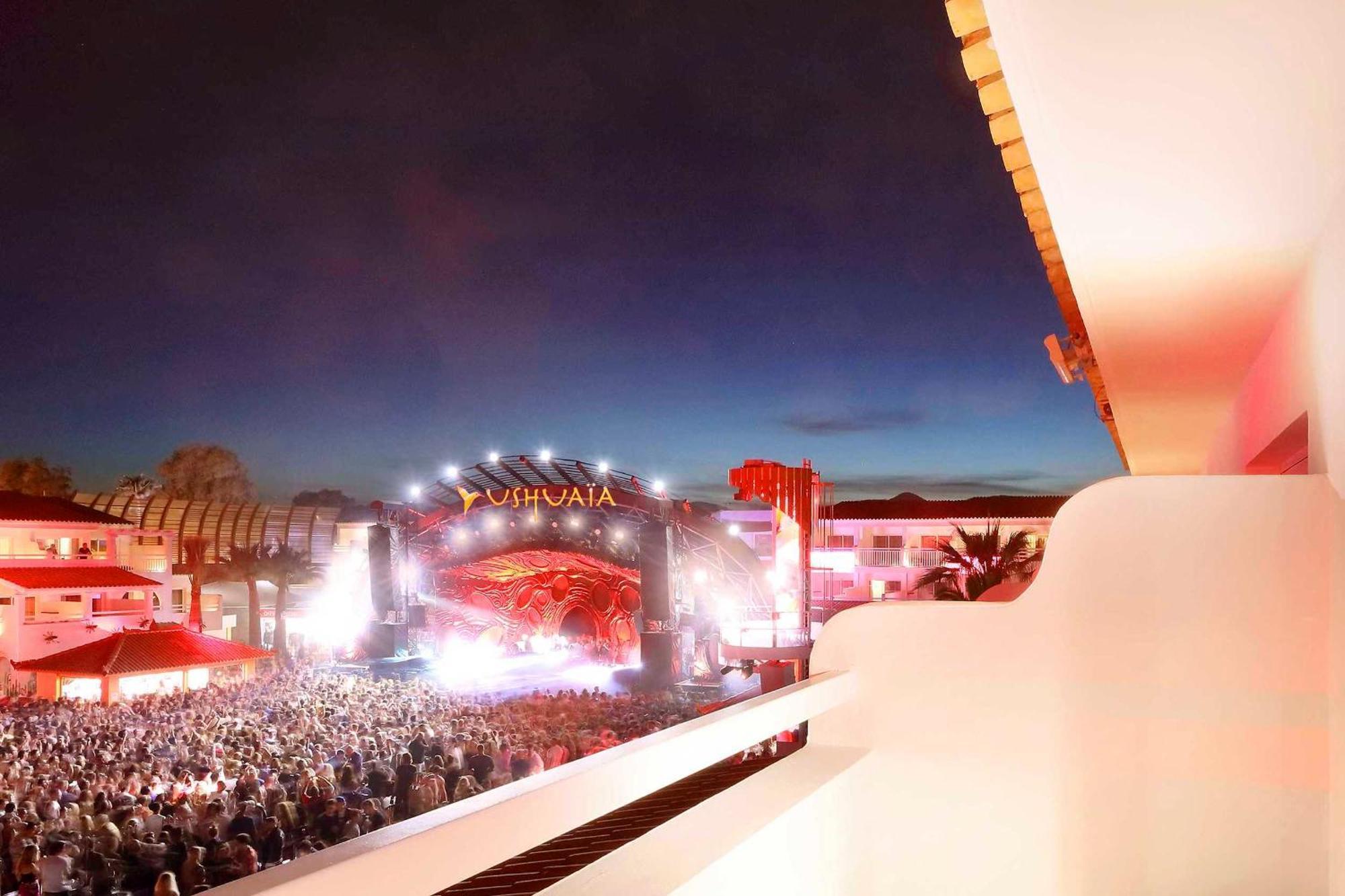 Superior Stage View Entrance to Ushuaia Club