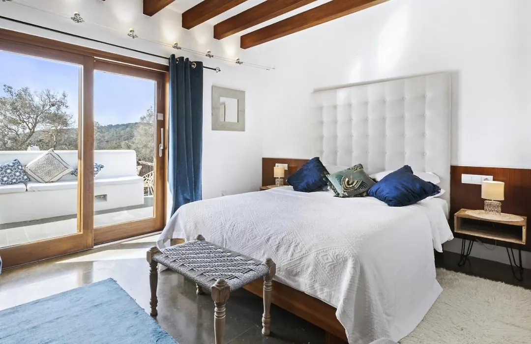 Villa Ivy - San Carlos-1