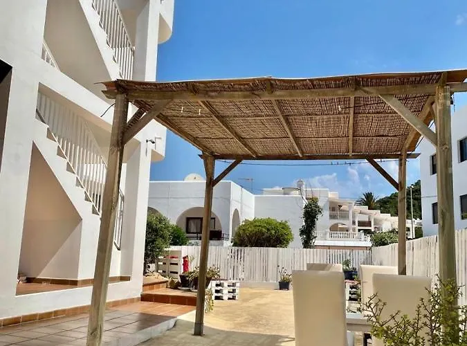Apartamentos Torres Cardona  Cala Llonga 