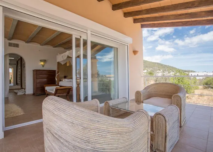 Haustierfreundliches Villa Tom Is Near To Playa Den Bossa Sant Jordi de ses Salines