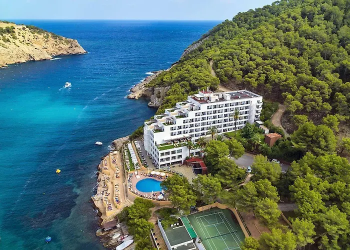 Resorts en Cala Llonga (Ibiza)