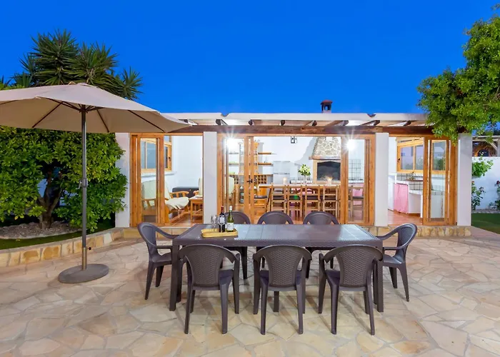 Villa In Playa D'En Bossa Sleeps 9 Cidade de Ibiza que aceita animais de estimação