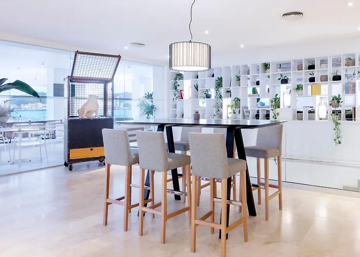 Hotel vicino a Cala Agulla