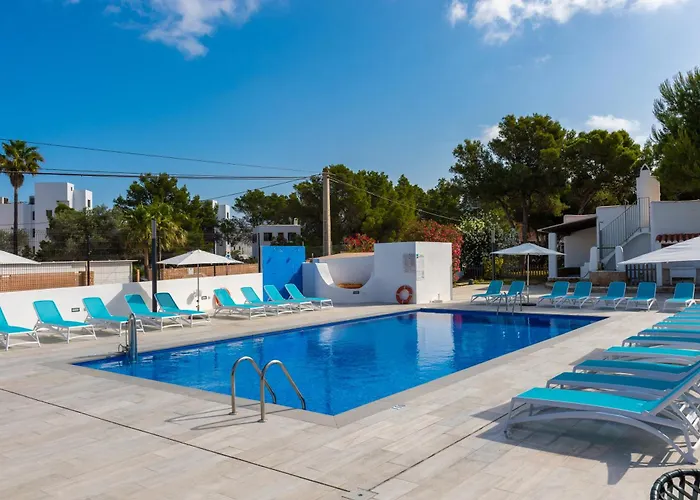 Aparthotel Vibra Club Maritim San Antonio  met golfbaan